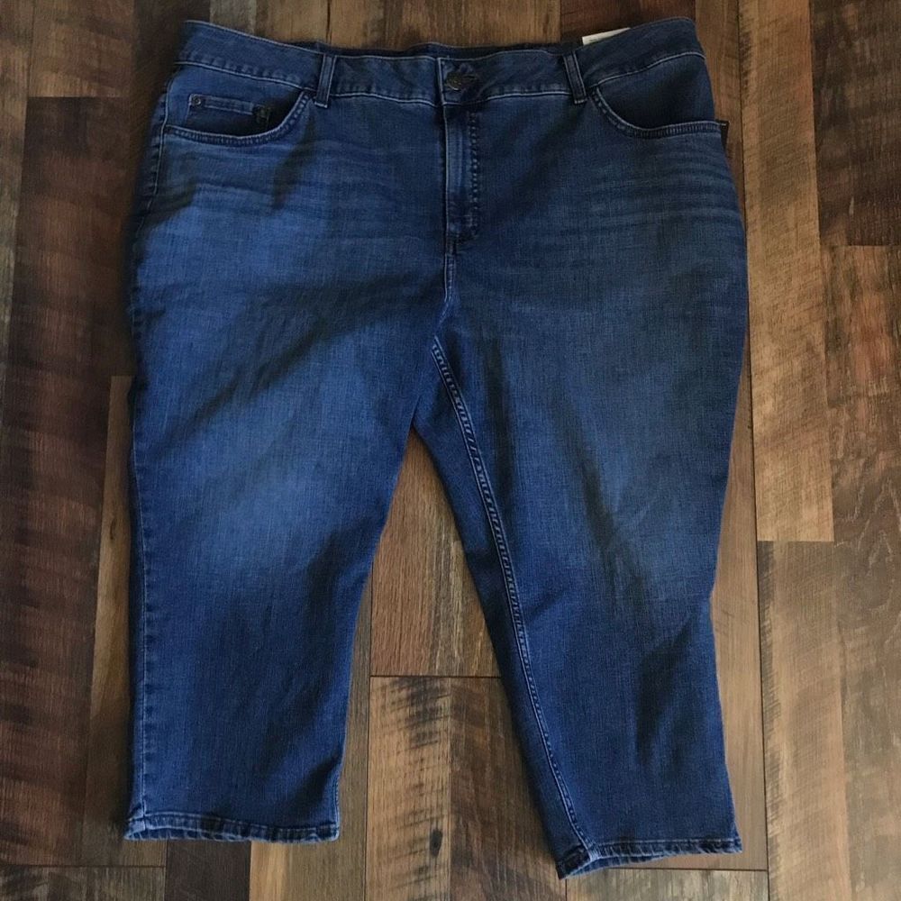 Lee capri denim jeans New w/tags plus size 24 mid rise dark wash